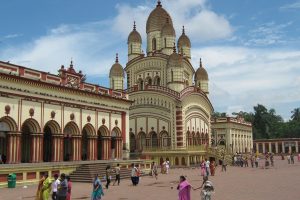 Where to stay near Dakshineswar for easy temple access and river views